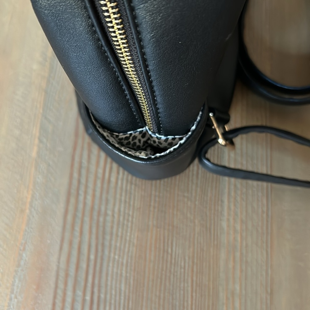LD Backpack Style Purse - Picture 5 of 6
